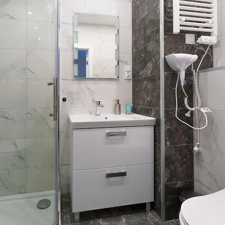Aparta Lotnisko Apartment *